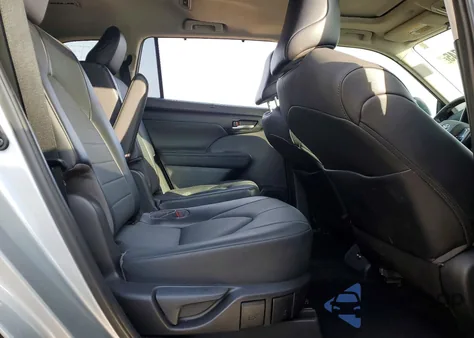 2021 Toyota Highlander Xle z USA, uszkodzony, nr VIN 5TDGZRBH0MS058673